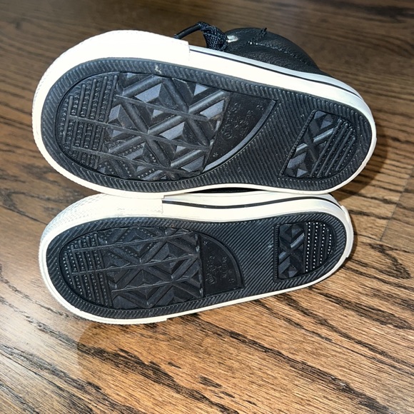 Converse Leather high tops- easy on and off! - Picture 7 of 7